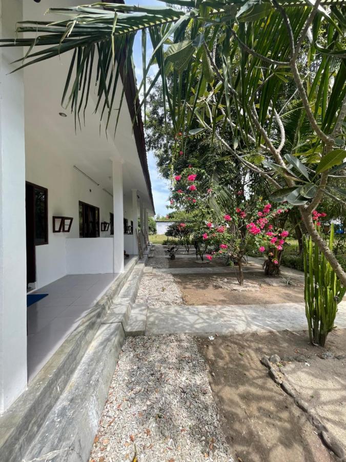 Blue Emocean Dive Resort Moyo Island Экстерьер фото